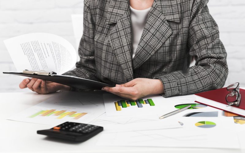 business-woman-working-office-desktop